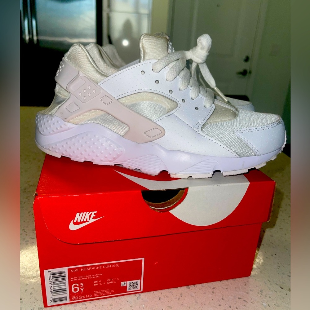 Women white Nike Huraches